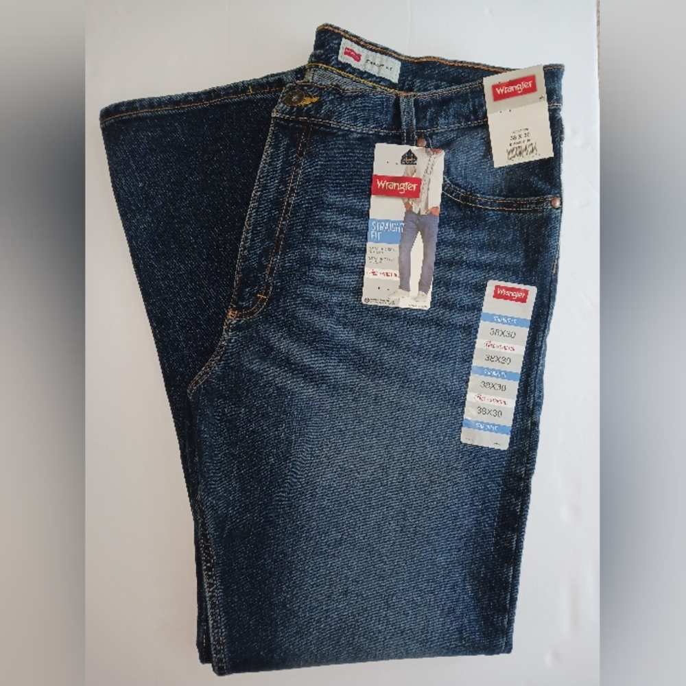 NWT Wrangler - Straight Fit Jeans!